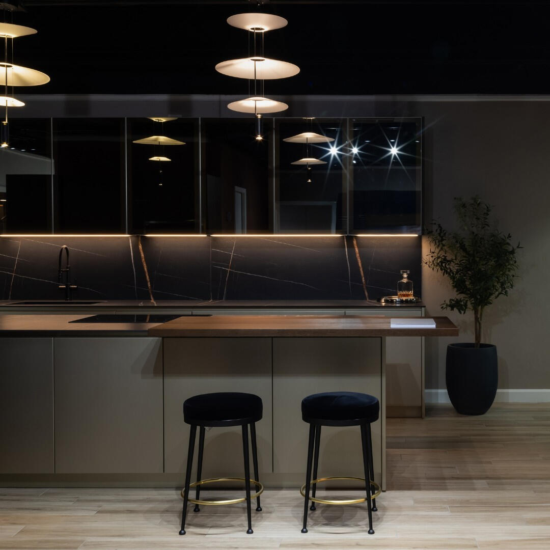 Italian Luxury Kitchen Cabinets – TMItalia Showroom Naples FL Modern Italian kitchen cabinets on display at the TMItalia exclusive showroom in Naples, Florida